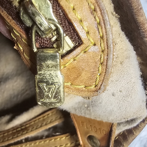 Louis Vuitton Monogram Petit Bucket Bag. - Picture 14 of 16